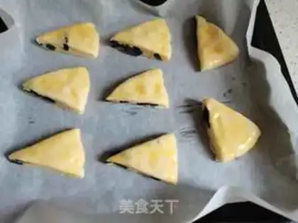 Make raisin scon step 11