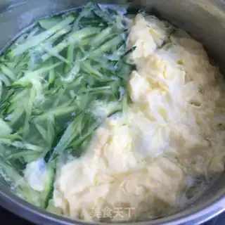 Make Cucumber silk and egg soup step 6