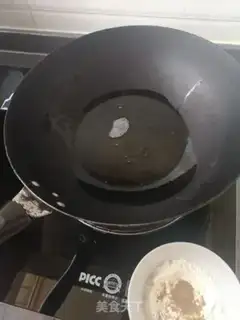 Make Homemade egg-bread on the street step 2