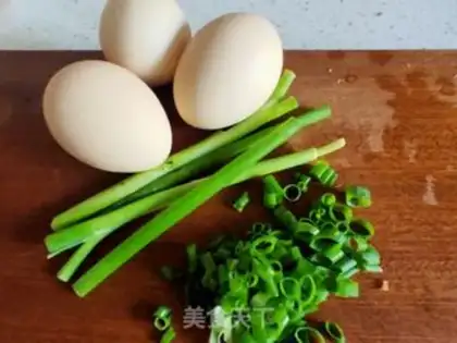 Make Onion fried eggs step 0