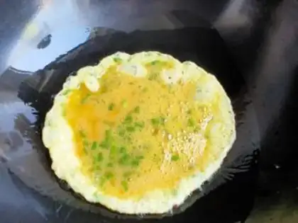 Make Onion fried eggs step 3