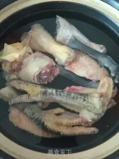 Make Pumpkin-cooked mackerel soup step 0