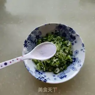 Make Onion bouquet step 0