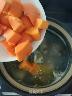 Make Pumpkin-cooked mackerel soup step 2