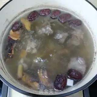 Make Five fingers of peach pigbone soup step 4
