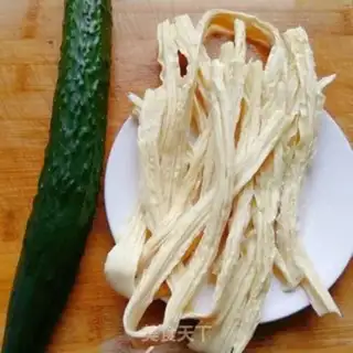 Make A cucumber collide step 0