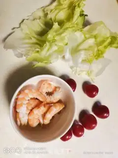 Make Corn-cream shrimp salad step 1