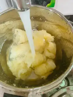 Make Fish and chicken soup pan step 1