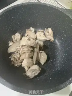 Make Fish and chicken soup pan step 4
