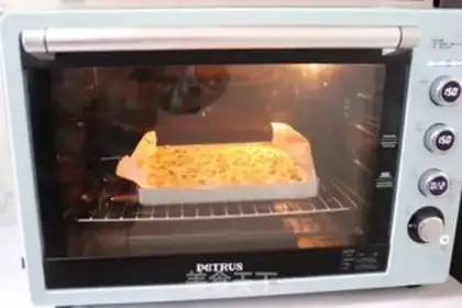 Make Onion pine roll step 11