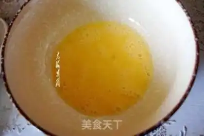 Make A lace egg roll step 1