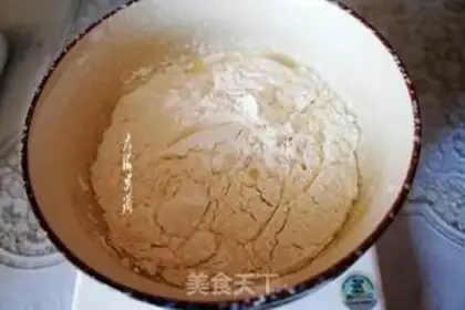 Make A lace egg roll step 3