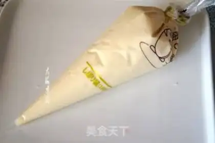 Make A lace egg roll step 5