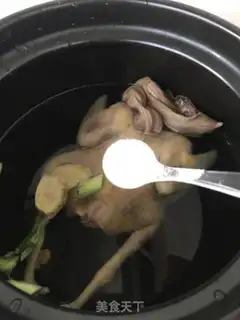 Make White mushroom stew pigeon step 3
