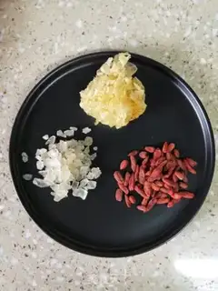 Make Silver ear milk for papayas step 1