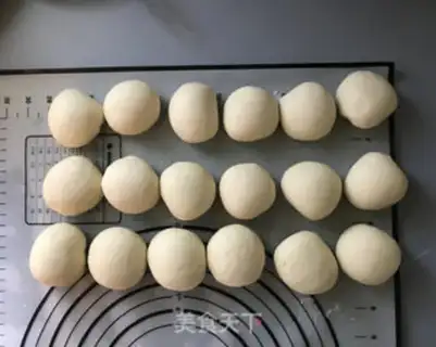 Make Heart-shaped black sesame rolls step 5
