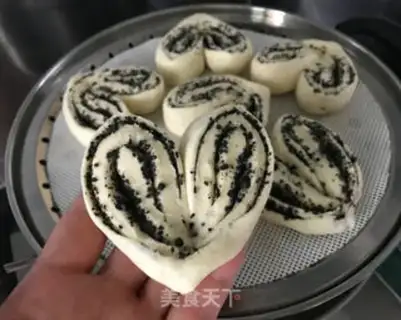 Make Heart-shaped black sesame rolls step 14