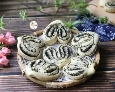 Make Heart-shaped black sesame rolls step 16
