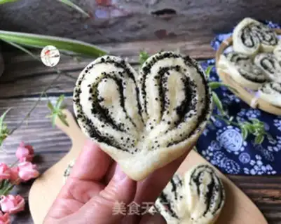 Make Heart-shaped black sesame rolls step 17