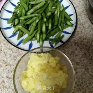Make Fried eggs step 1