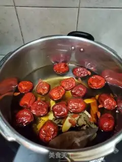Make Red dates and chicken soup step 4