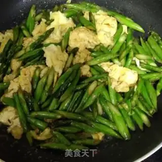 Make Fried eggs step 4