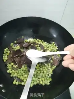 Make Salt beef fried peas step 6