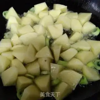 Make Beef curry potatoes step 1