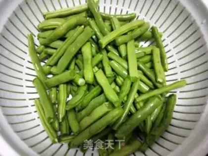Make Garlic beans step 0