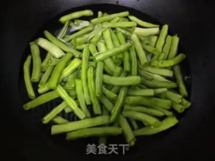 Make Garlic beans step 1