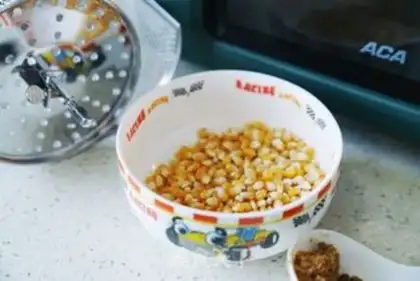 Make Simple red sugar popcorn step 0