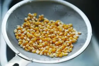 Make Simple red sugar popcorn step 1