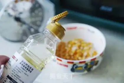 Make Simple red sugar popcorn step 2