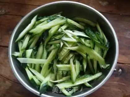 Make Duck and garlic noodles step 0