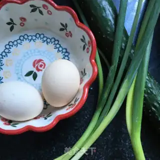 Make Cucumber silk and egg soup step 0