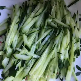 Make Cucumber silk and egg soup step 2