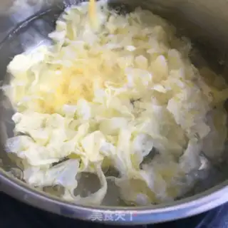 Make Cucumber silk and egg soup step 4