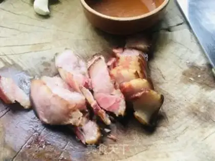Make Rhodish and gravy step 1