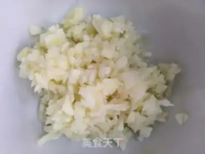 Make Garlic evaporates gill mushrooms step 1