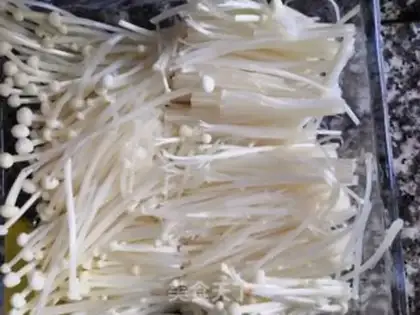 Make Garlic evaporates gill mushrooms step 2