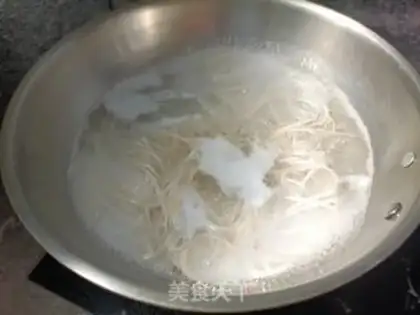 Make Spicy noodles step 1