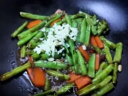 Make Garlic carrots and beans step 10