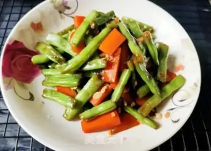 Make Garlic carrots and beans step 12