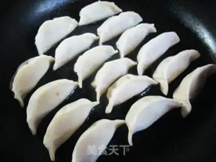 Make Onion pan sticker step 11