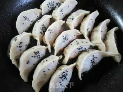 Make Onion pan sticker step 13