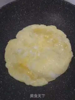 Make cucumber fried eggs step 1