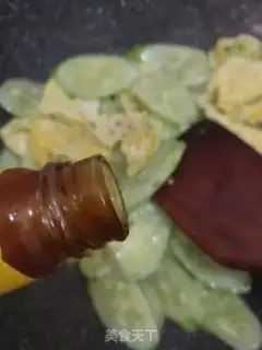 Make cucumber fried eggs step 4