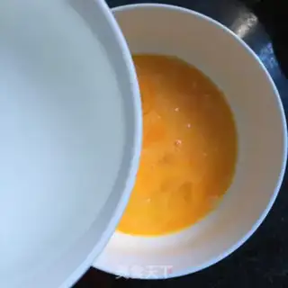 Make Carrot steamed eggs step 2