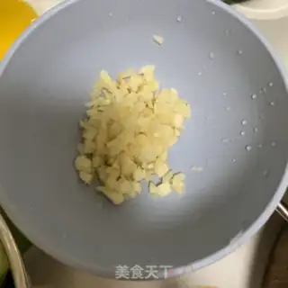 Make A fan of silk melons step 3
