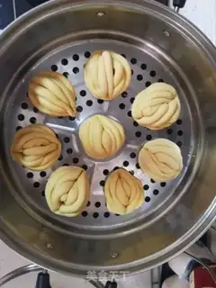 Make Pumpkin buns step 3